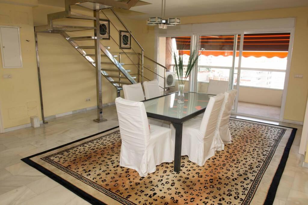Penthouse With Private Pool, Hot Tub Jacuzzi With Sea Views And Chill-Out Zone, Close To The Sea Marbella Kültér fotó